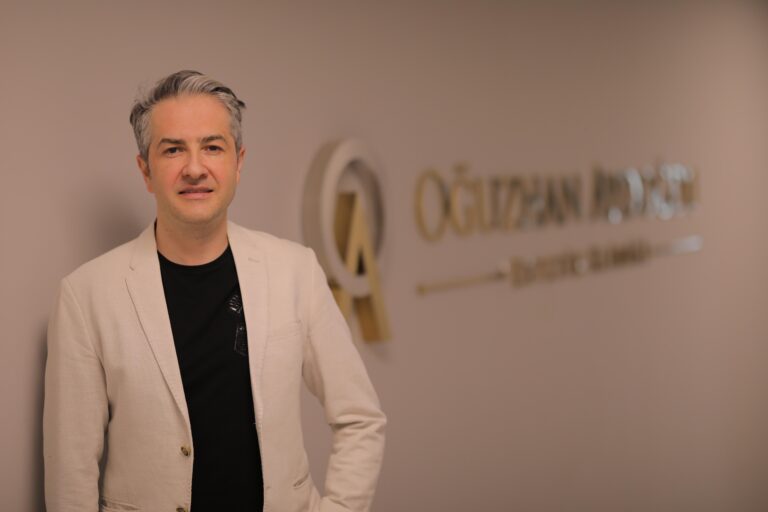 Yüz Germe Ameliyatı Nedir? Doğal Görünüm İçin Nelere Dikkat Edilmeli?
