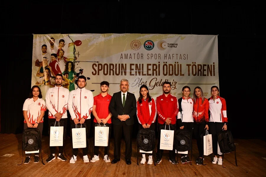 kirikkale-sporun-enleri-odul-toreni-duzenlendi-3 Kırıkkale'de 'Sporun Enleri Ödül Töreni' Düzenlendi