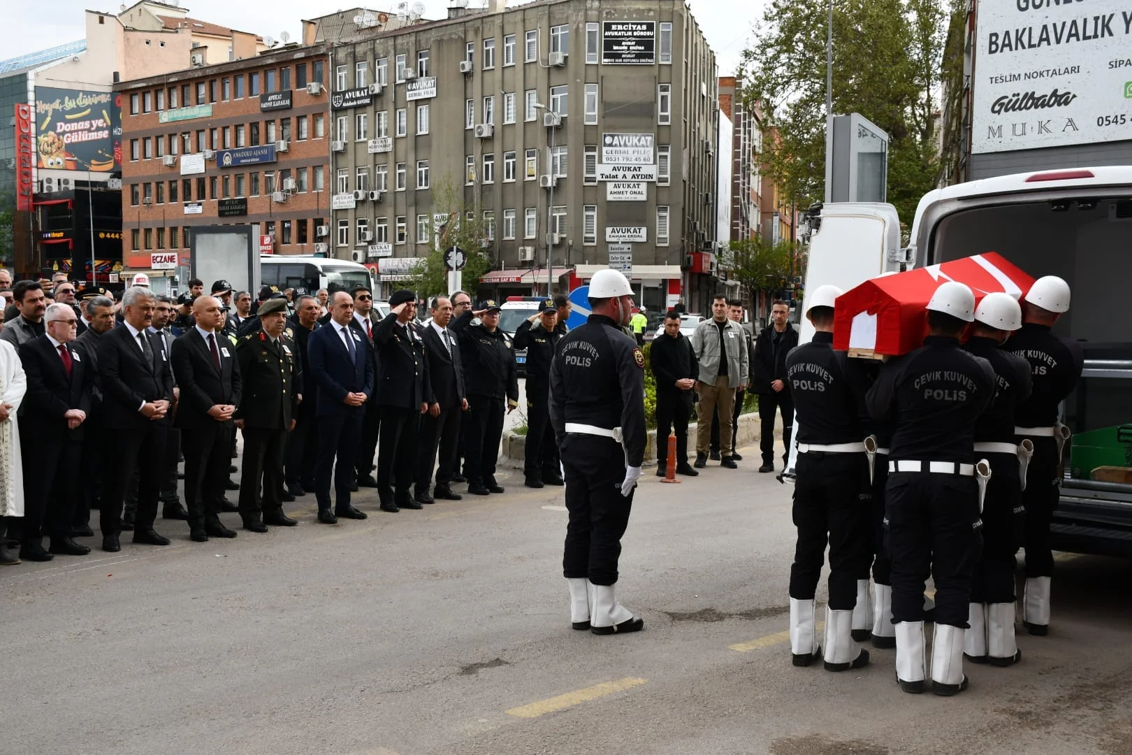kirikkale-kalp-krizi-vefat-eden-polis-memuru-cenaze-toreni-5 Kırıkkale'de Kalp Krizi Sonucu Vefat Eden Polis Memuru Son Yolculuğuna Uğurlandı