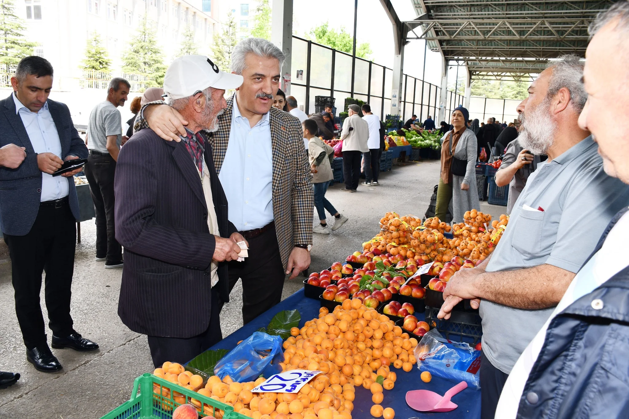 vali-mehmet-makas-cumartesi-pazar-ziyareti-5 Kırıkkale Valisi Mehmet Makas Pazar Ziyaretlerine Devam Ediyor